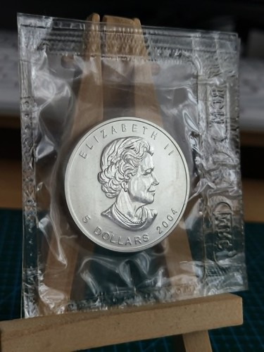 2004 1oz canadian maple - 1oz,