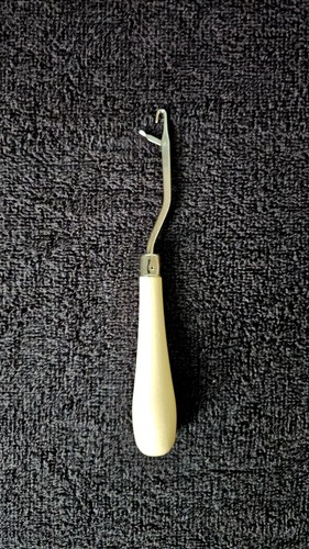100102 wooden handle crochet - wooden,