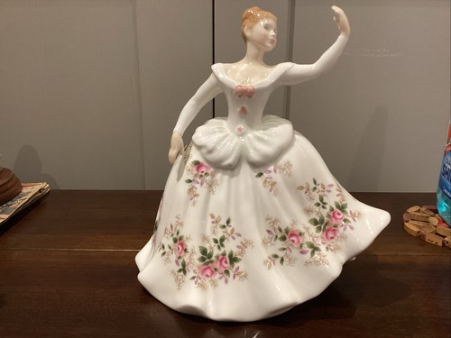1984 royal doulton figurine - 1984,