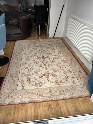 Laura ashley rug 35m 1 - 2.35m, 1.6m