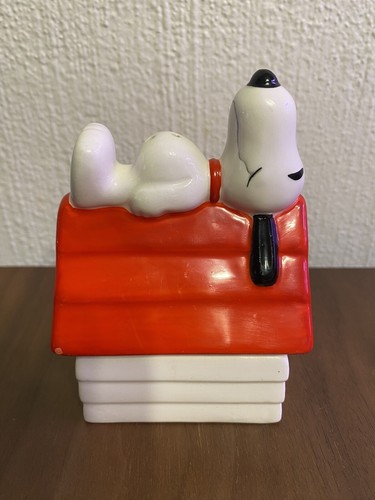 Peanuts snoopy dog house salt - peanuts,