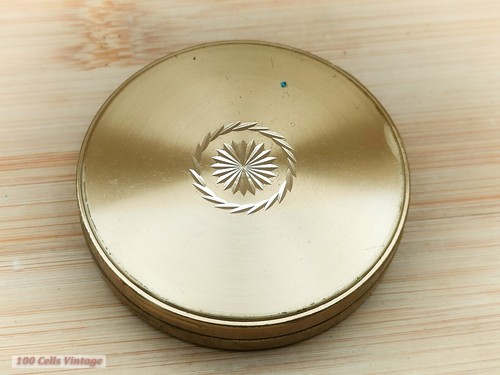 Gold tone star pattern vintage - star, pattern-vintage