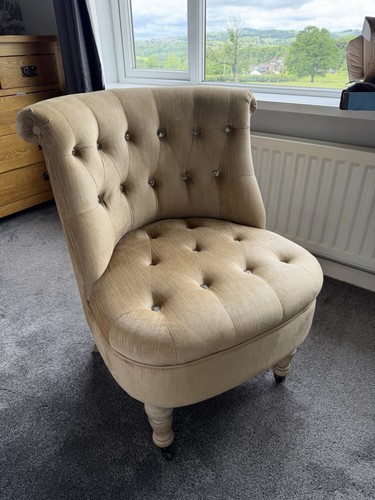 Next button back accent chair - button,