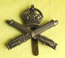 WHITE METAL KC MACHINE GUN CORPS CAP BADGE - C959