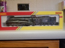 Hornby OO Gauge BR Class A4 "Mallard"