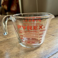 Vintage PYREX Measuring Cup 1