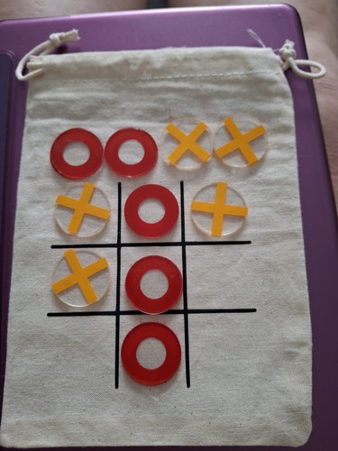 Noughts crosses game - noughts, in