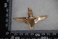 BRITISH ARMY METAL CAP BADGE