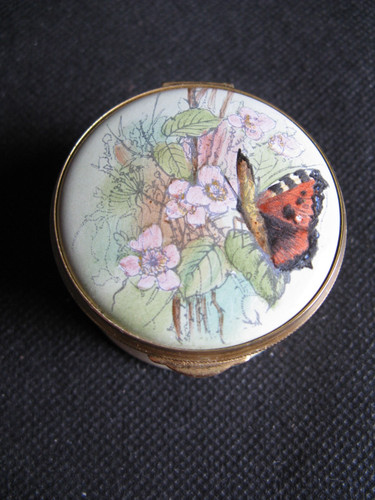 Staffordshire enamels pill box - staffordshire,