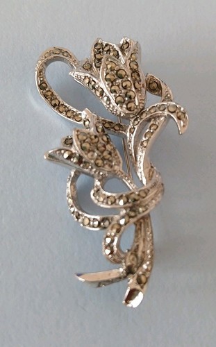 Unmarked vintage silver tone - vintage,