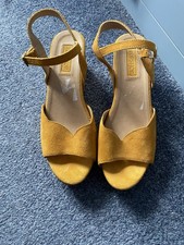Top-shop Size 5 / 38  Mustard Suede Sandals With Block Wooden Heel Brand New