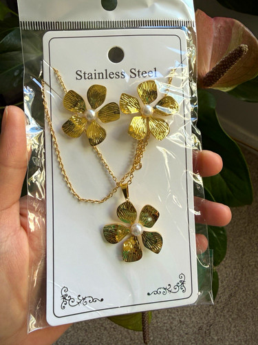 Gold tone stainless steel - gold,