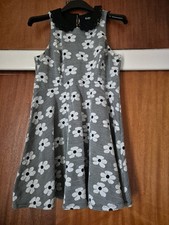 Gorgeous Sixties style, black & white daisy dress with lace collar. Size 16