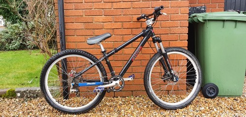 Front suspension mountain bike - front,