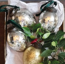 1x Christmas Decoration Silver Glass Bauble Etched Snowflake Egg Ornament