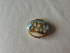 Oval ceramic pill box with