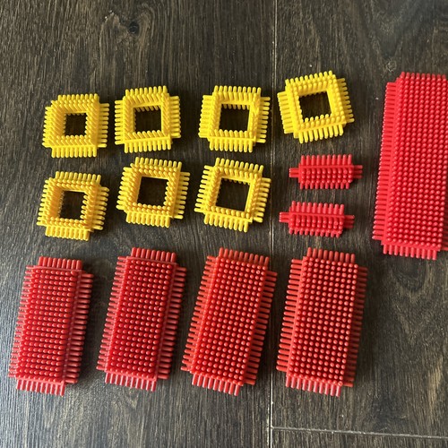 Stickle bricks builders - builders, yellow
