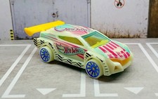 Hot Wheels Loop Coupe, Glow In