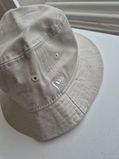 New Era- Essentials Tapered All Round Visor  Bucket Hat - Cream