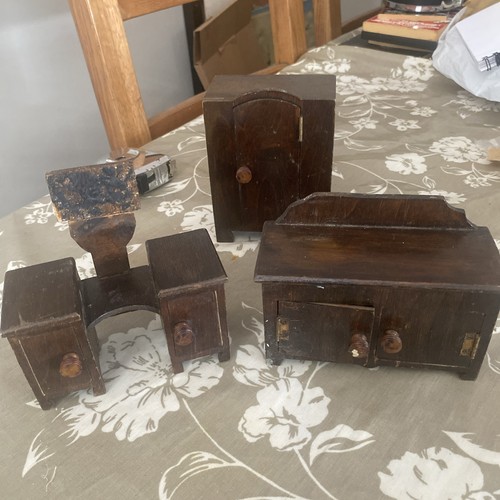Vintage jacobean doll house - vintage,