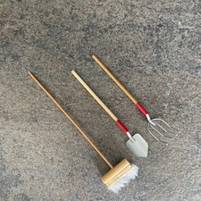 Dolls House 3 GARDEN TOOLS Set Shed broom Spade/Shovel/Fork 1:12 Scale