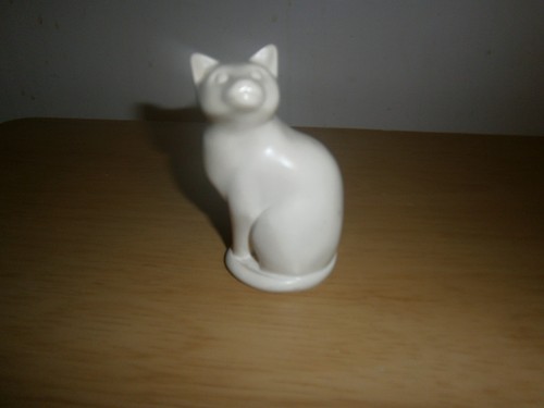 Small vintage cream - , cat.