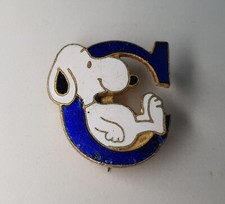 ENAMEL SNOOPY OF PEANUTS PIN BADGE ALPHABET LETTER C VINTAGE 1970s AVIVA TAIWAN