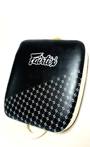 Fairtex leg kick - kick, shield
