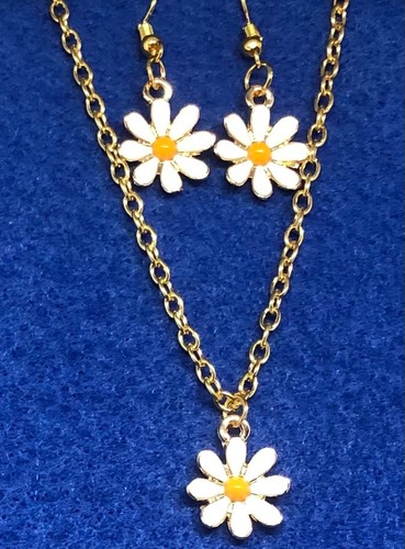 Gold plated enamel daisy - gold, plated∞enamel