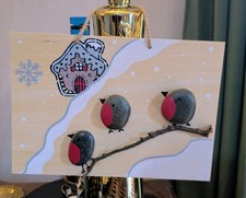 Pebble Christmas Robin's Hand