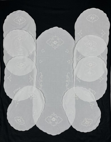 Vtg white linen - 8, doily