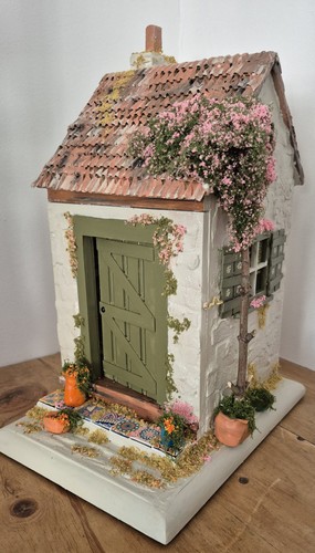 Lovely 12th scale cute cottage - lovely,