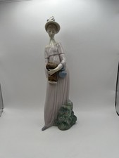 Lladro 11 3/4" Figurine 4994