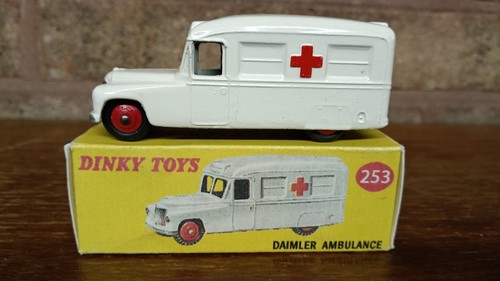 Dinky 253 daimler ambulance - dinky,
