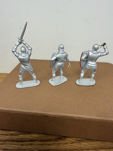 Vintage lead knights 3 - , x