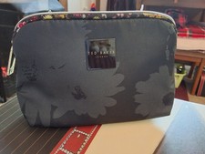 Ted BAKER Black Zipped Make Up