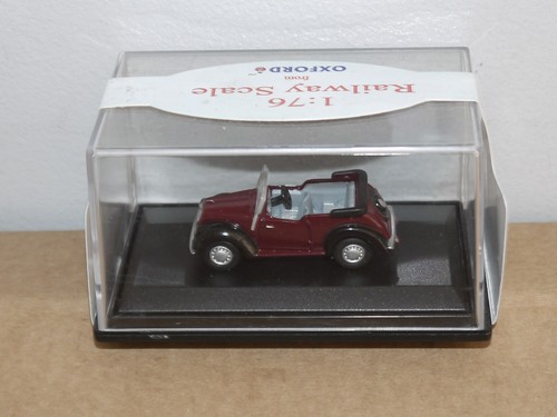 Model car morris maroon - morris,
