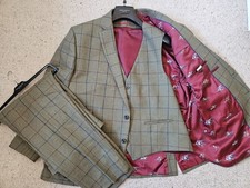 Brook Taverner Tailored Fit