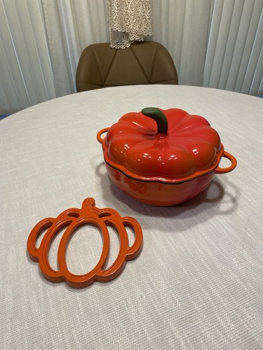 Pumpkin with trivet - pumpkin, cast