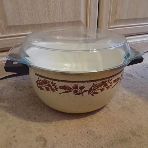 Vintage pyrex casserole dish - pyrex,