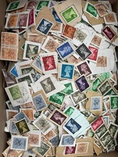 Over 500gm Machin Stamps Mainly On Paper - Kiloware - 1000s Of Stamps 