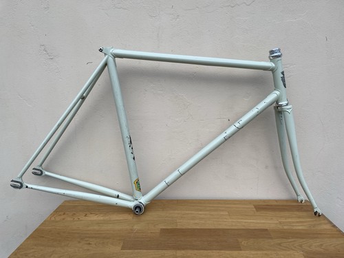 Rare feather cycles track - rare,