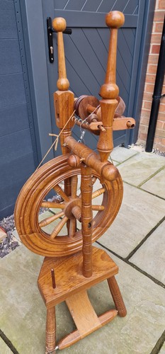 Castle spinning wheel - castle,