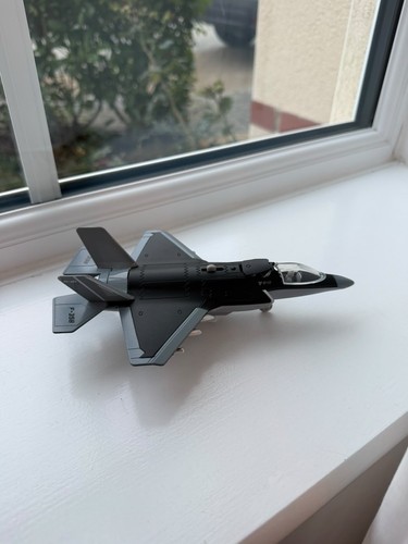 Military fighter jet - military,