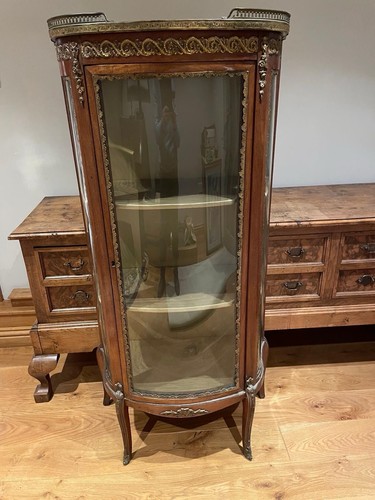 French display cabinet - display, in