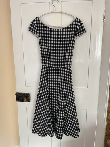 Hobbs black and white checked