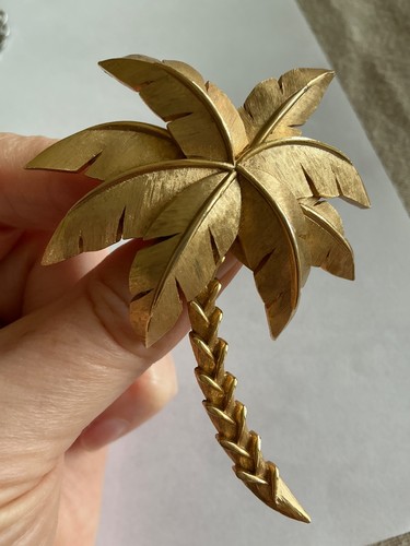 Vintage crown trifari brooch - crown,