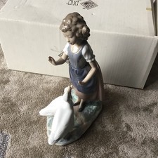 NAO By Lladro Lesson To The Geese 00286 Figurine Boxed