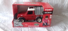 BRITAINS BIG FARM 42707A2  LAND ROVER DEFENDER - W/LIGHTS & SOUND - 1.16