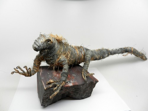 Handmade iguana sculpture - handmade,